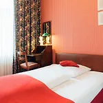 Das Kleine Hotel